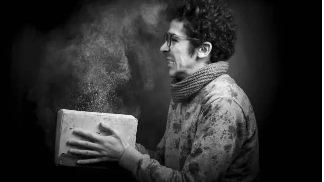 LA SPÉCIFICITÉ DU CONTRAT D’ÉDITION DANS LE DOMAINE LITTÉRAIRE